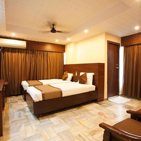 Hotel Jaya Residency à Kākināda Extérieur photo