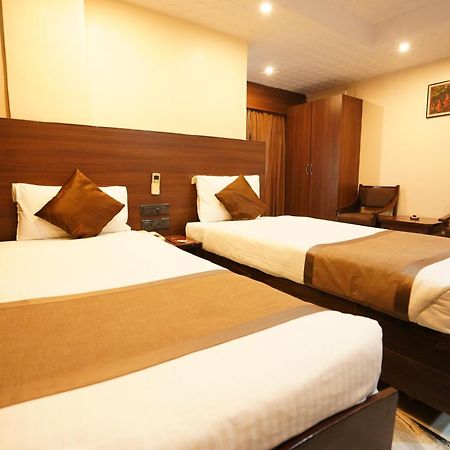 Hotel Jaya Residency à Kākināda Extérieur photo