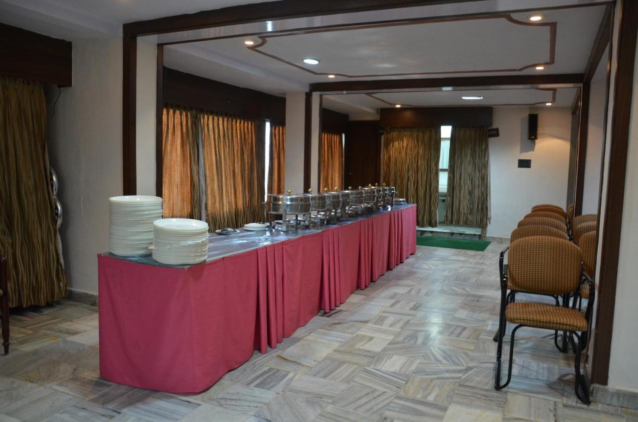Hotel Jaya Residency à Kākināda Extérieur photo