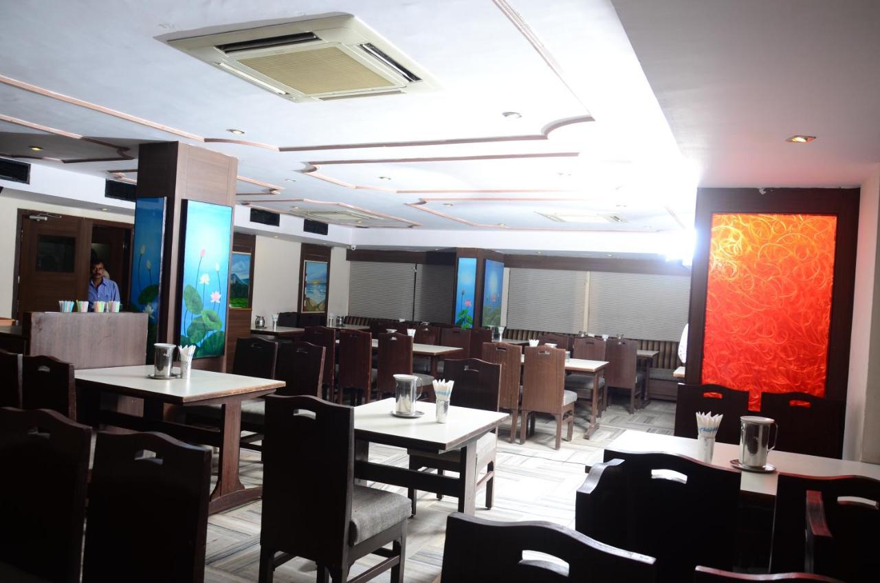 Hotel Jaya Residency à Kākināda Extérieur photo