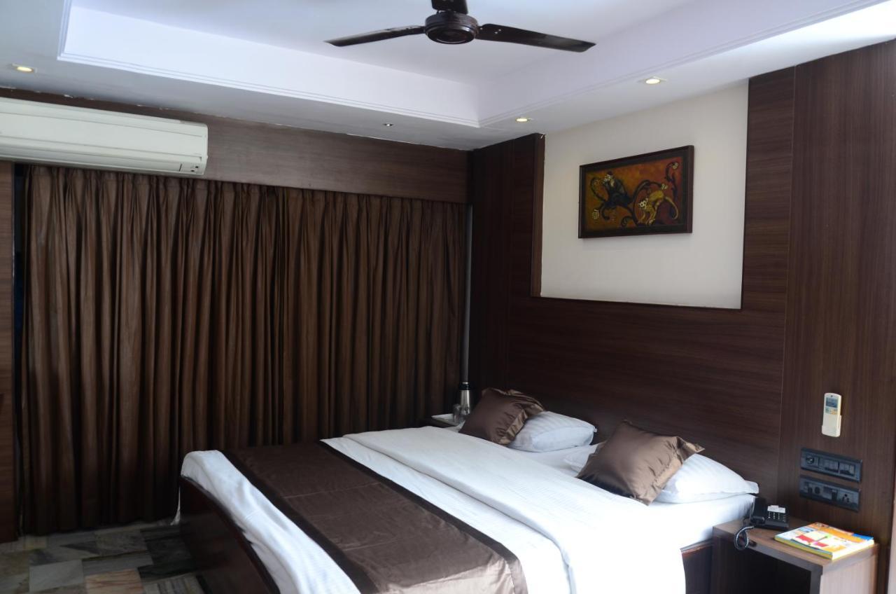 Hotel Jaya Residency à Kākināda Extérieur photo