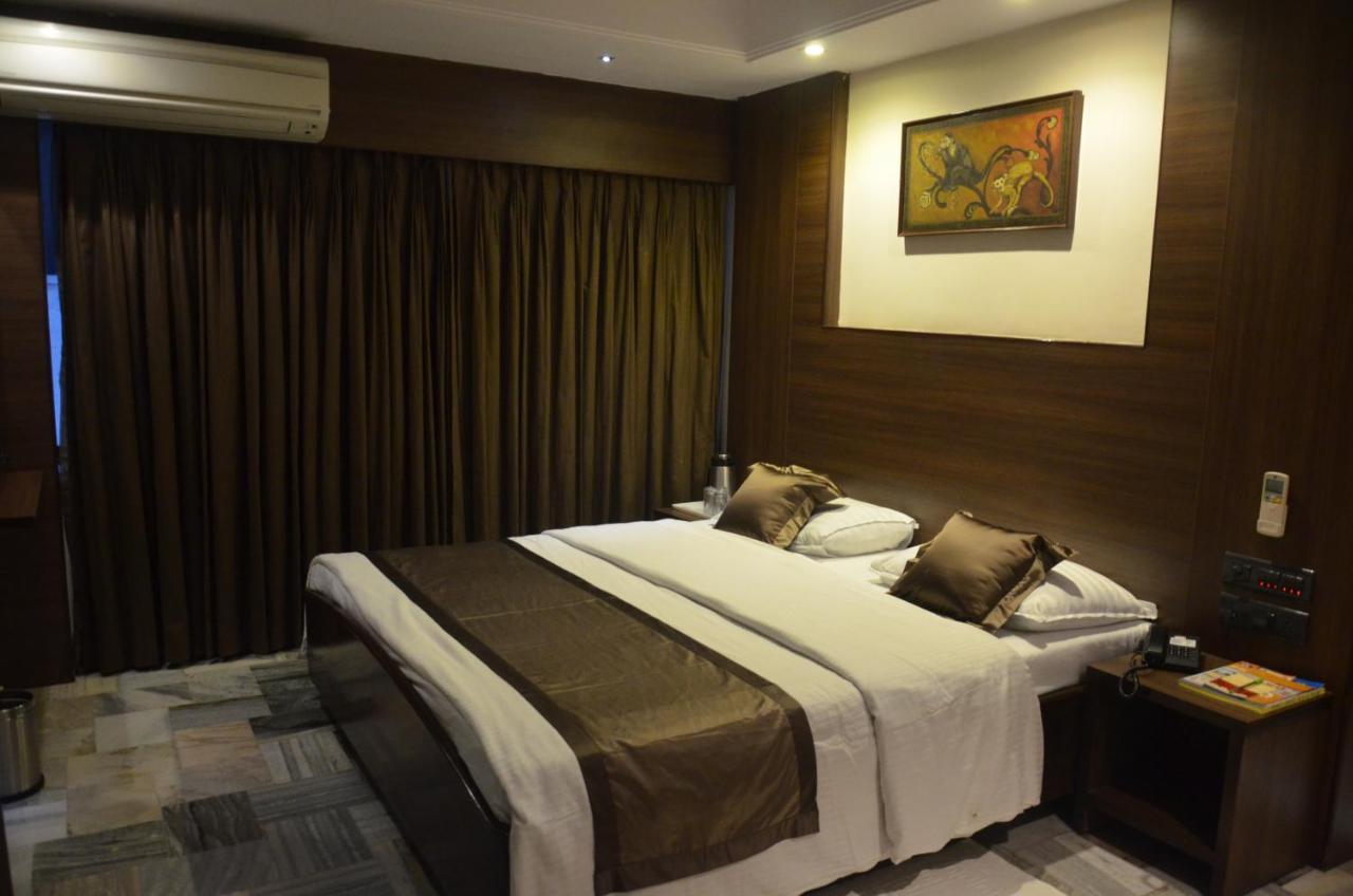Hotel Jaya Residency à Kākināda Extérieur photo