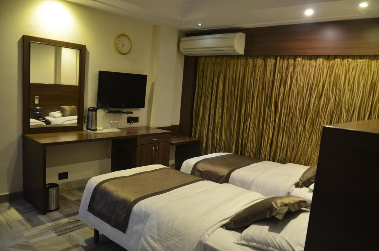 Hotel Jaya Residency à Kākināda Extérieur photo