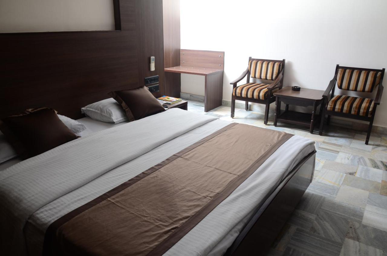 Hotel Jaya Residency à Kākināda Extérieur photo