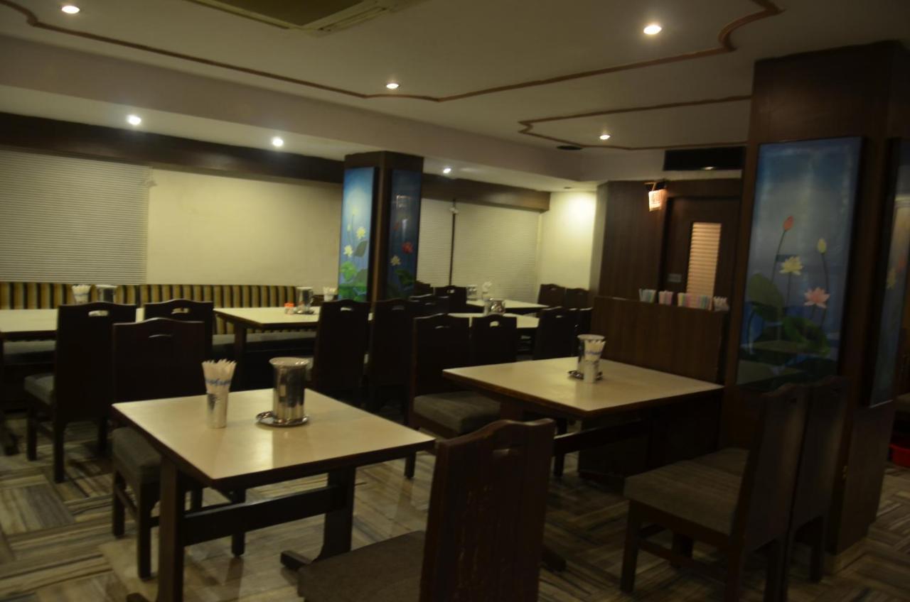 Hotel Jaya Residency à Kākināda Extérieur photo