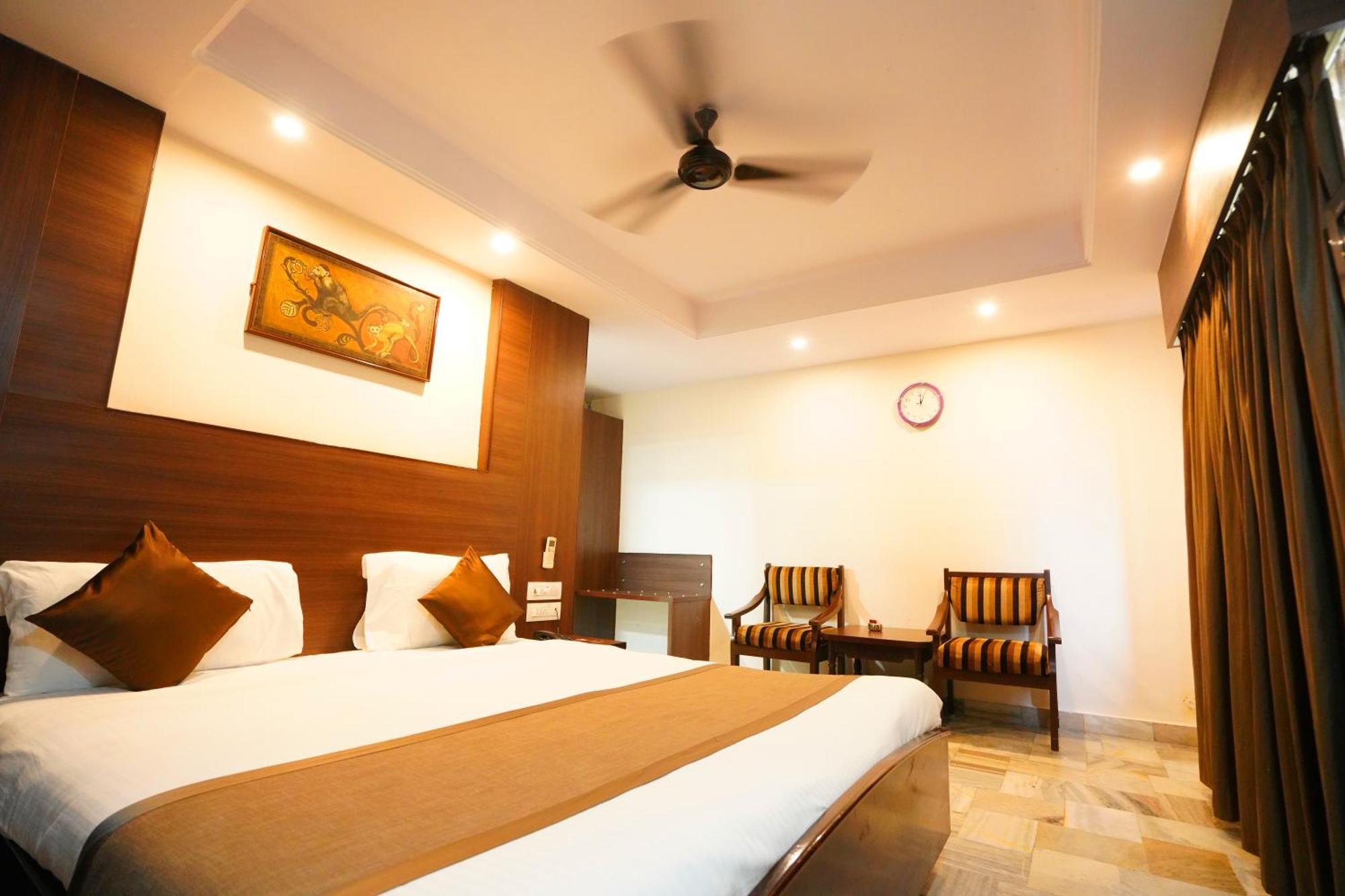 Hotel Jaya Residency à Kākināda Extérieur photo