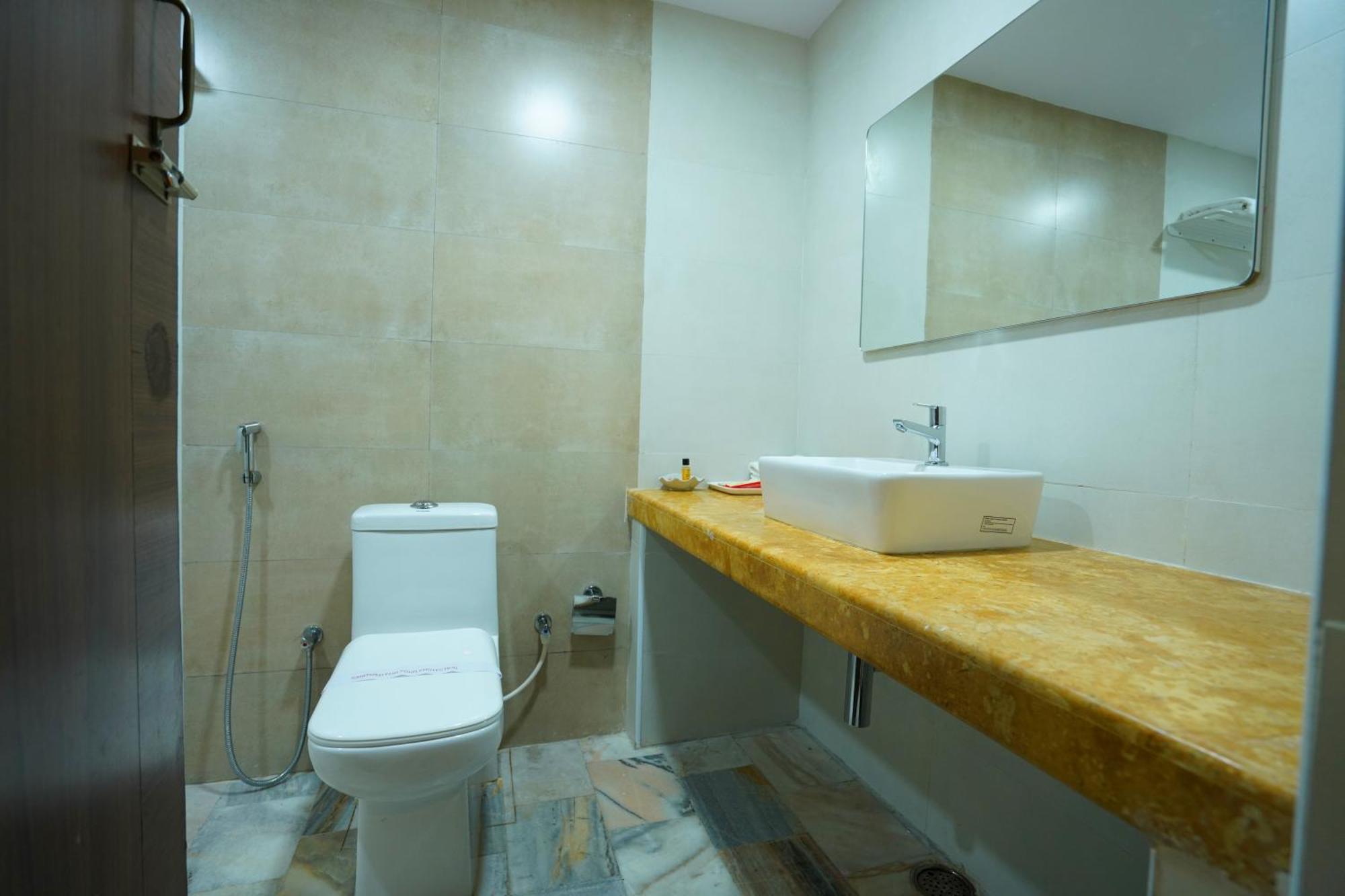 Hotel Jaya Residency à Kākināda Extérieur photo