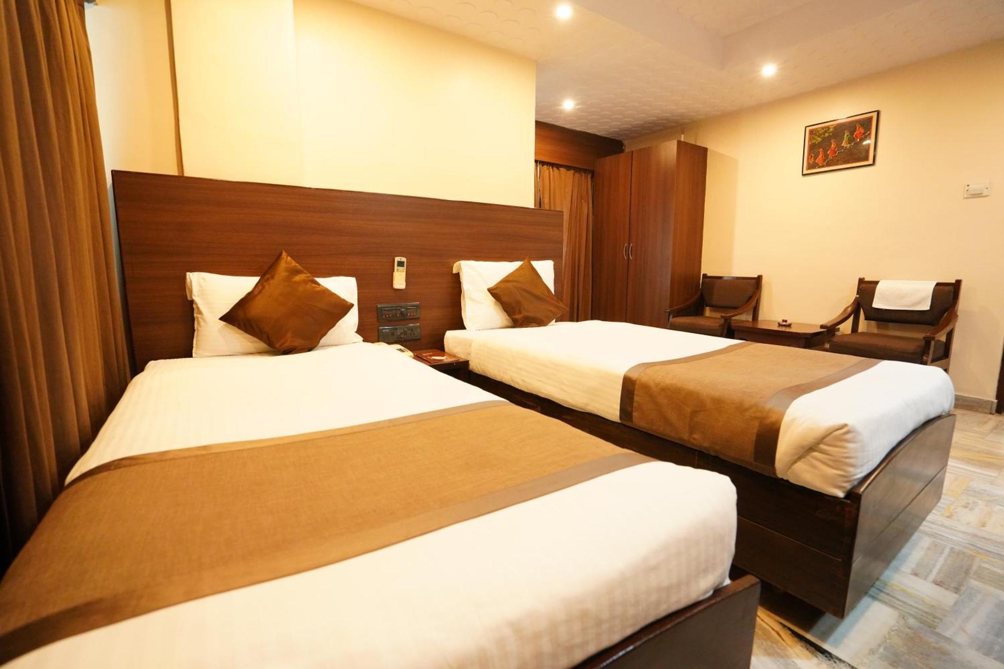 Hotel Jaya Residency à Kākināda Extérieur photo