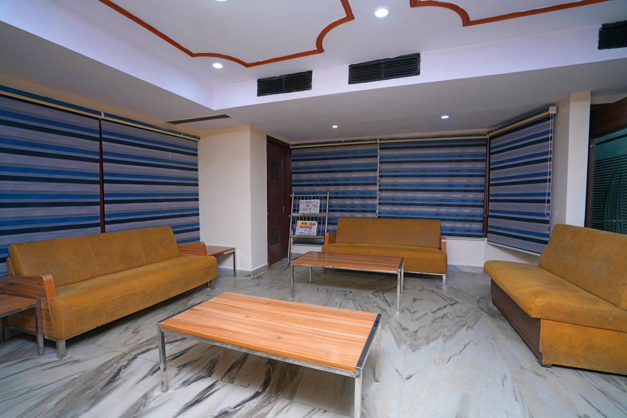 Hotel Jaya Residency à Kākināda Extérieur photo